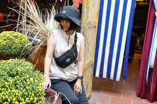 Trois façons de porter la banane femme sans casser une silhouette